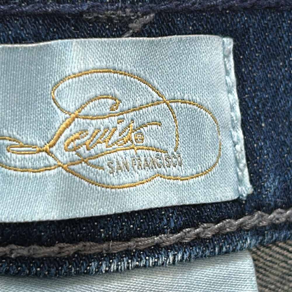 Levi’s 515 Women’s Shorts. Blue denim, with cute details on pockets. Size 12. - Picture 2 of 13